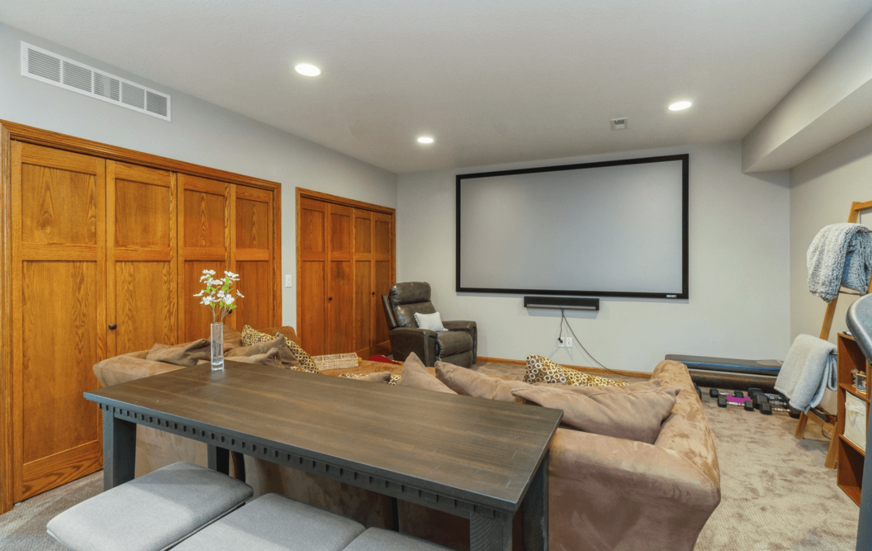 Pella Apartment: 111 Glenwood St.