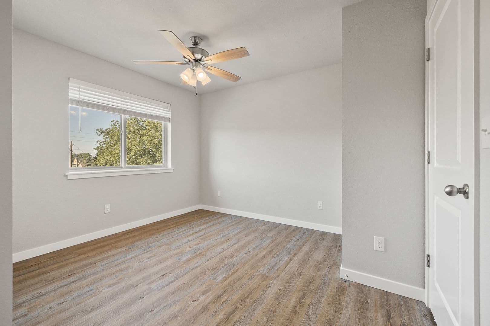 Kennewick Townhome: 911 W Entiat Ave