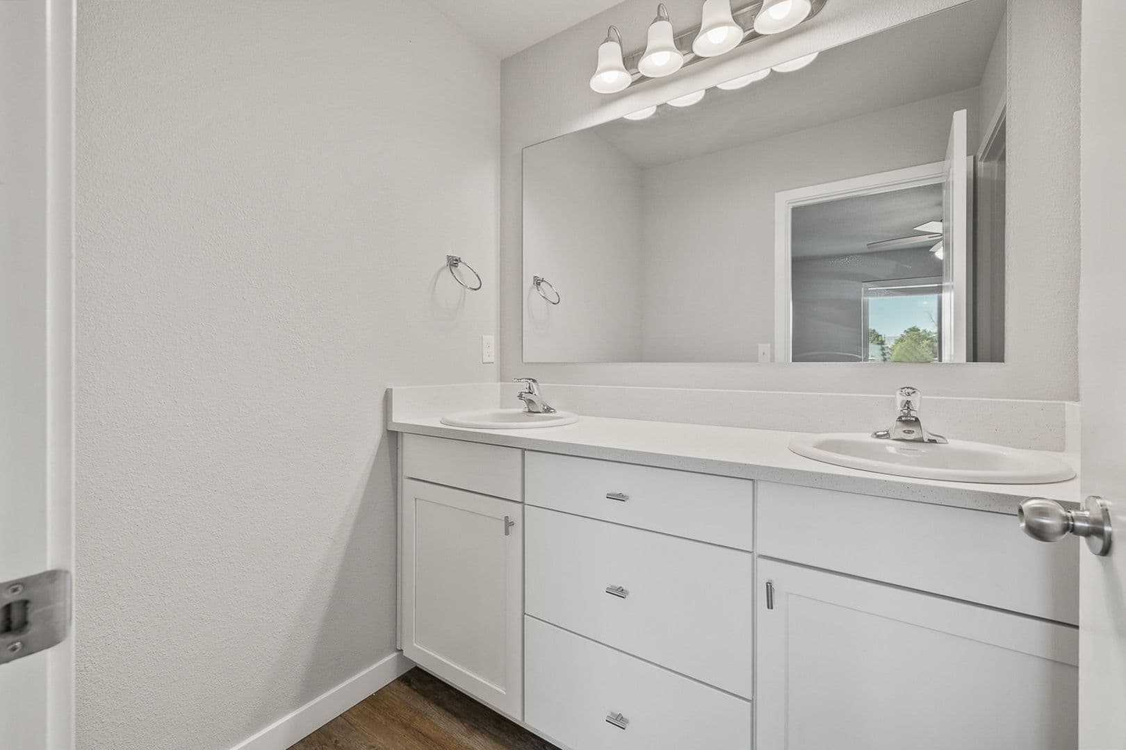 Kennewick Townhome: 911 W Entiat Ave