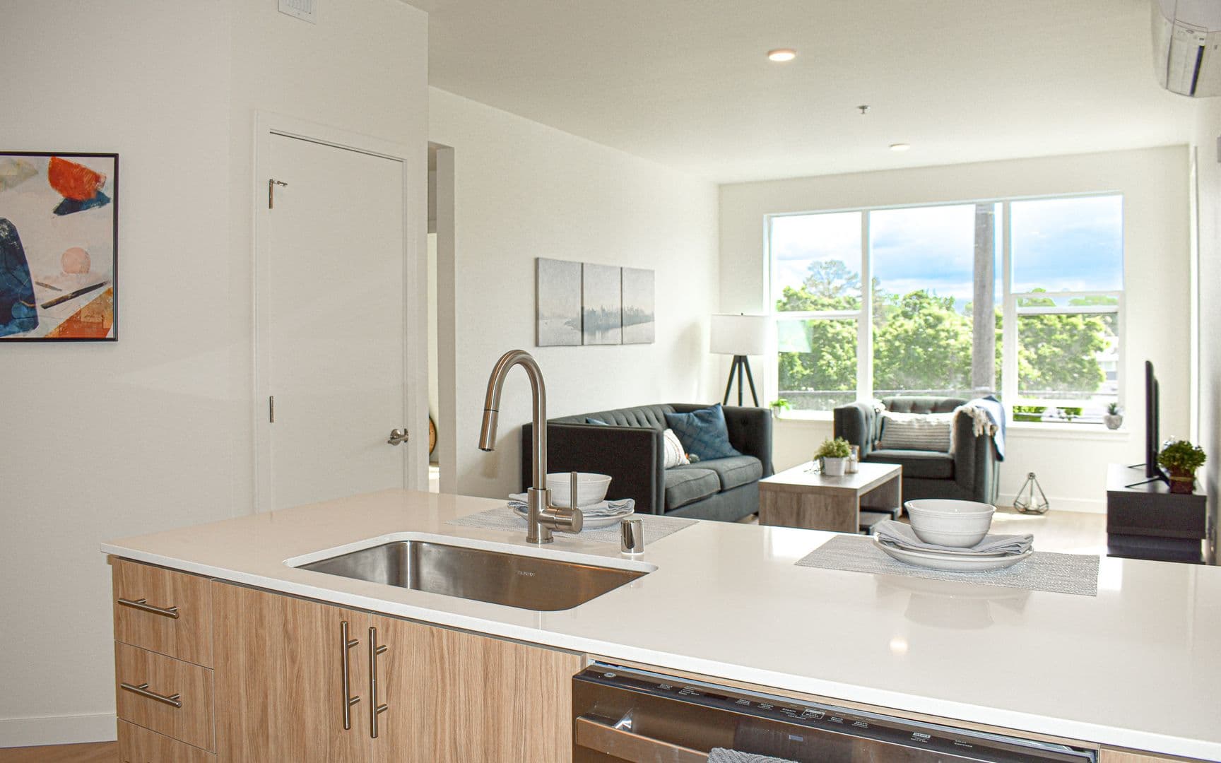College Place Apartment: 806 S College Ave