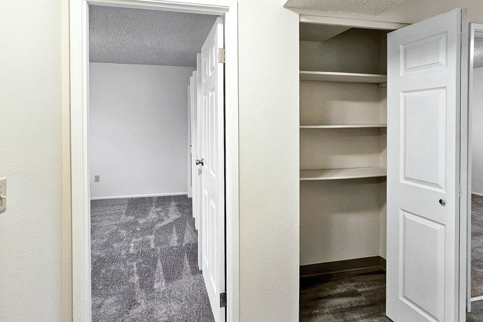 Kennewick Apartment: 801 N Tweedt St