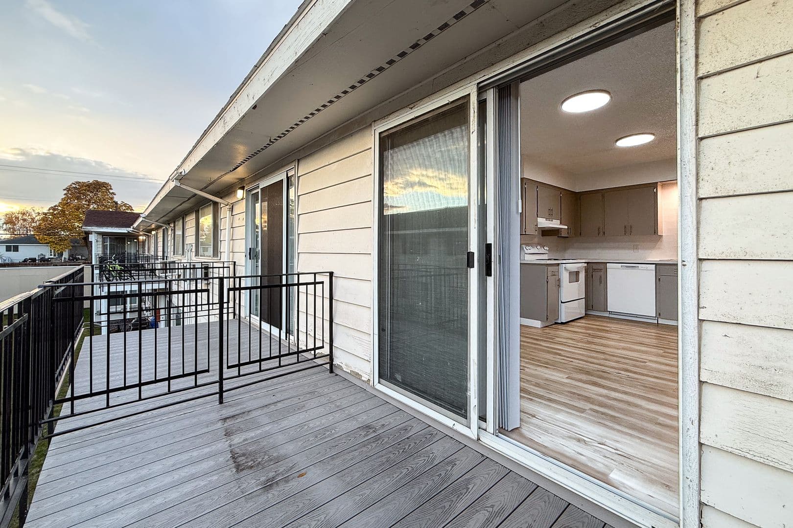 Richland Apartment: 1928 George Washington Way
