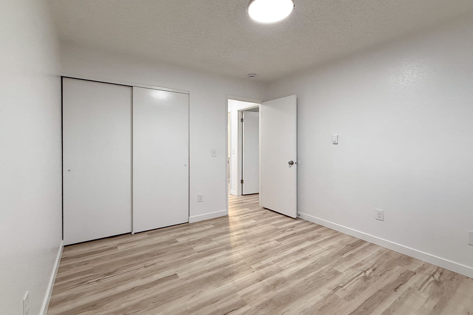 Richland Apartment: 1928 George Washington Way