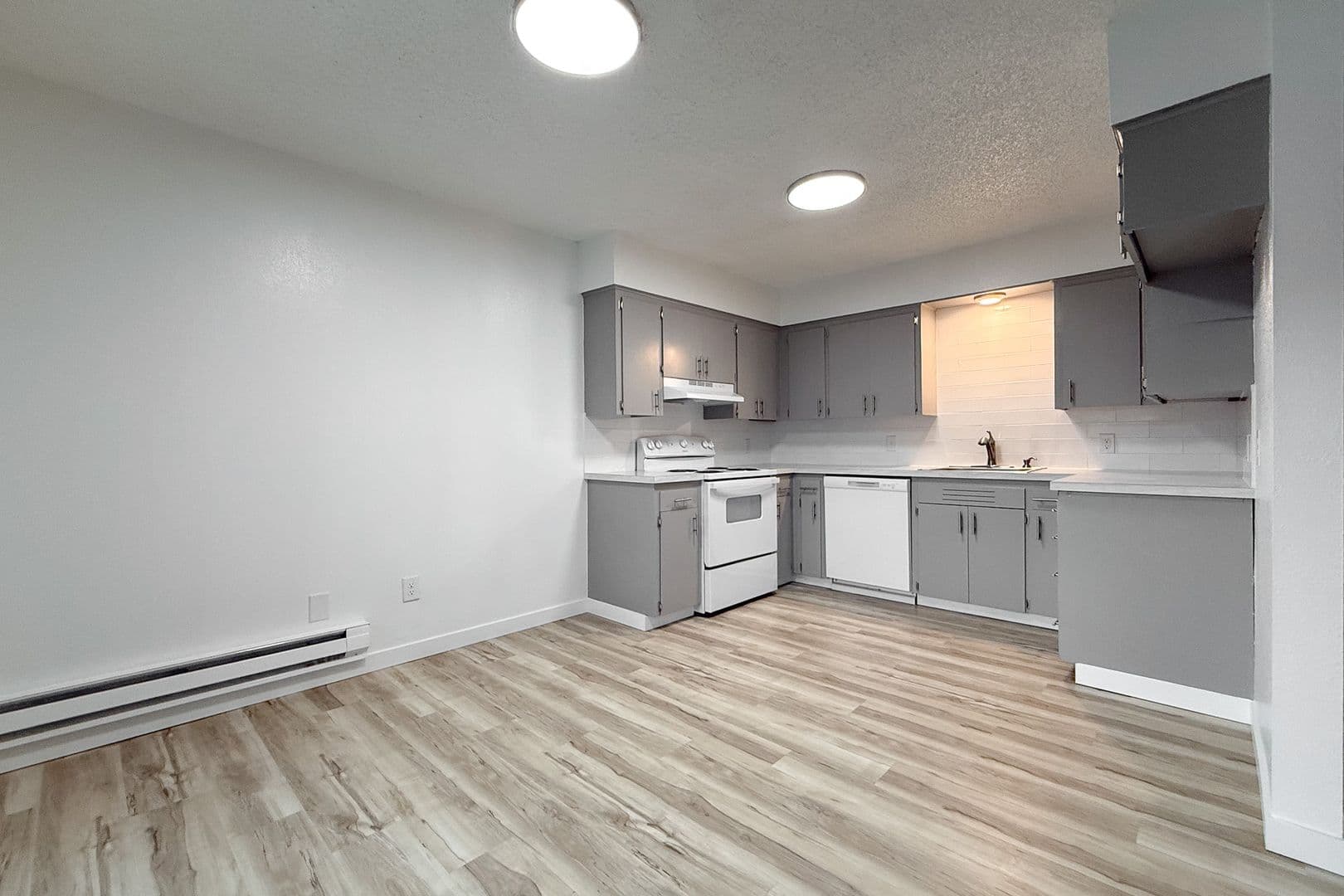 Richland Apartment: 1928 George Washington Way