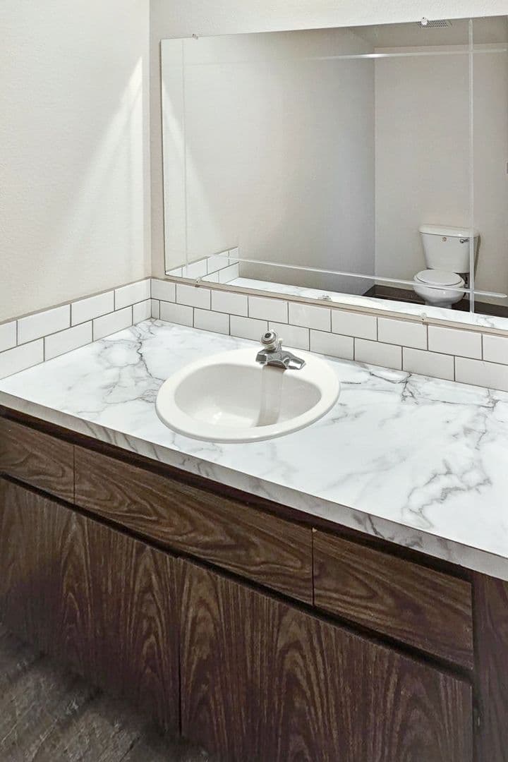 Kennewick Apartment: 801 N Tweedt St