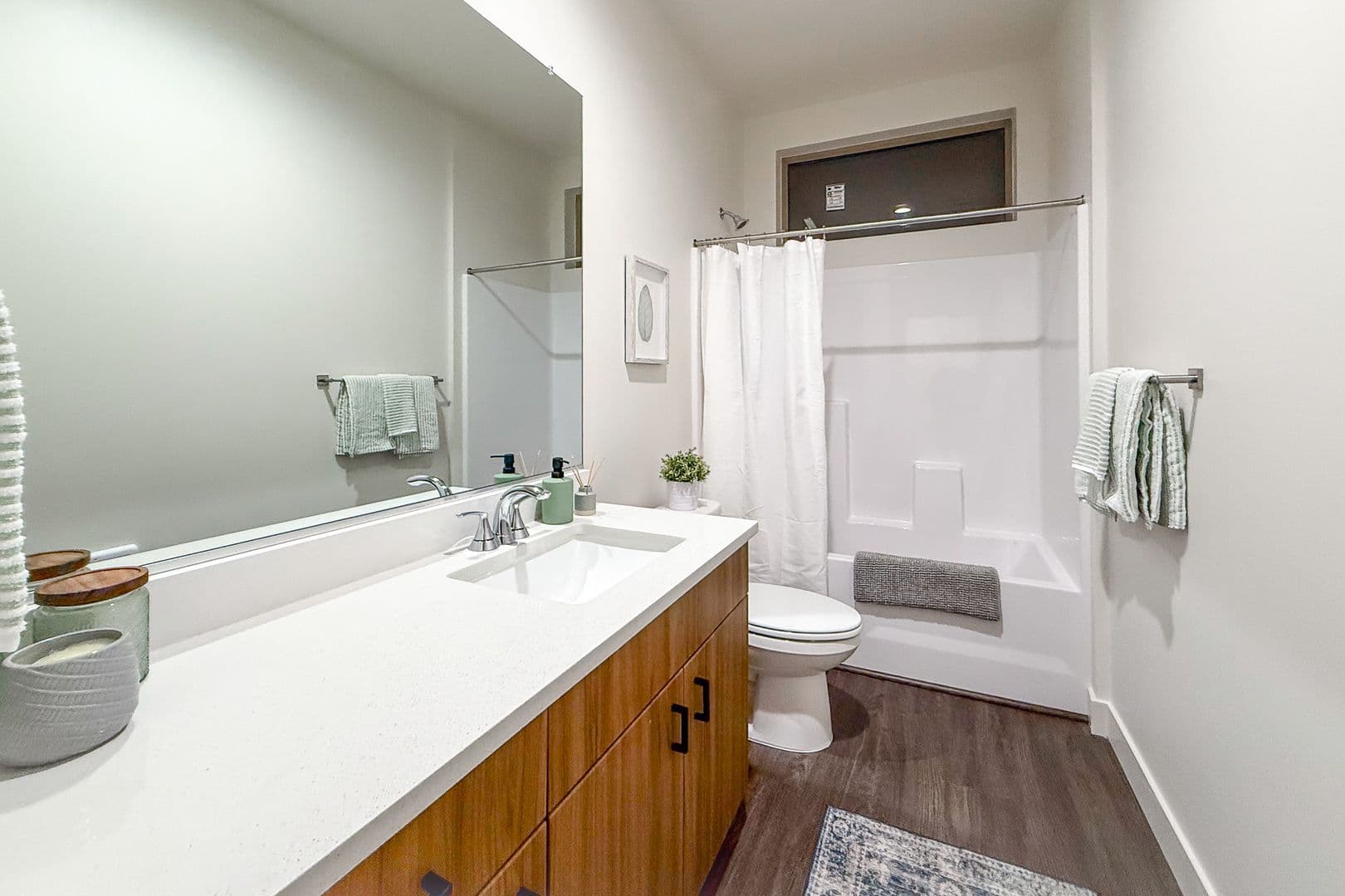 Kennewick Townhome: 212 N Elm St