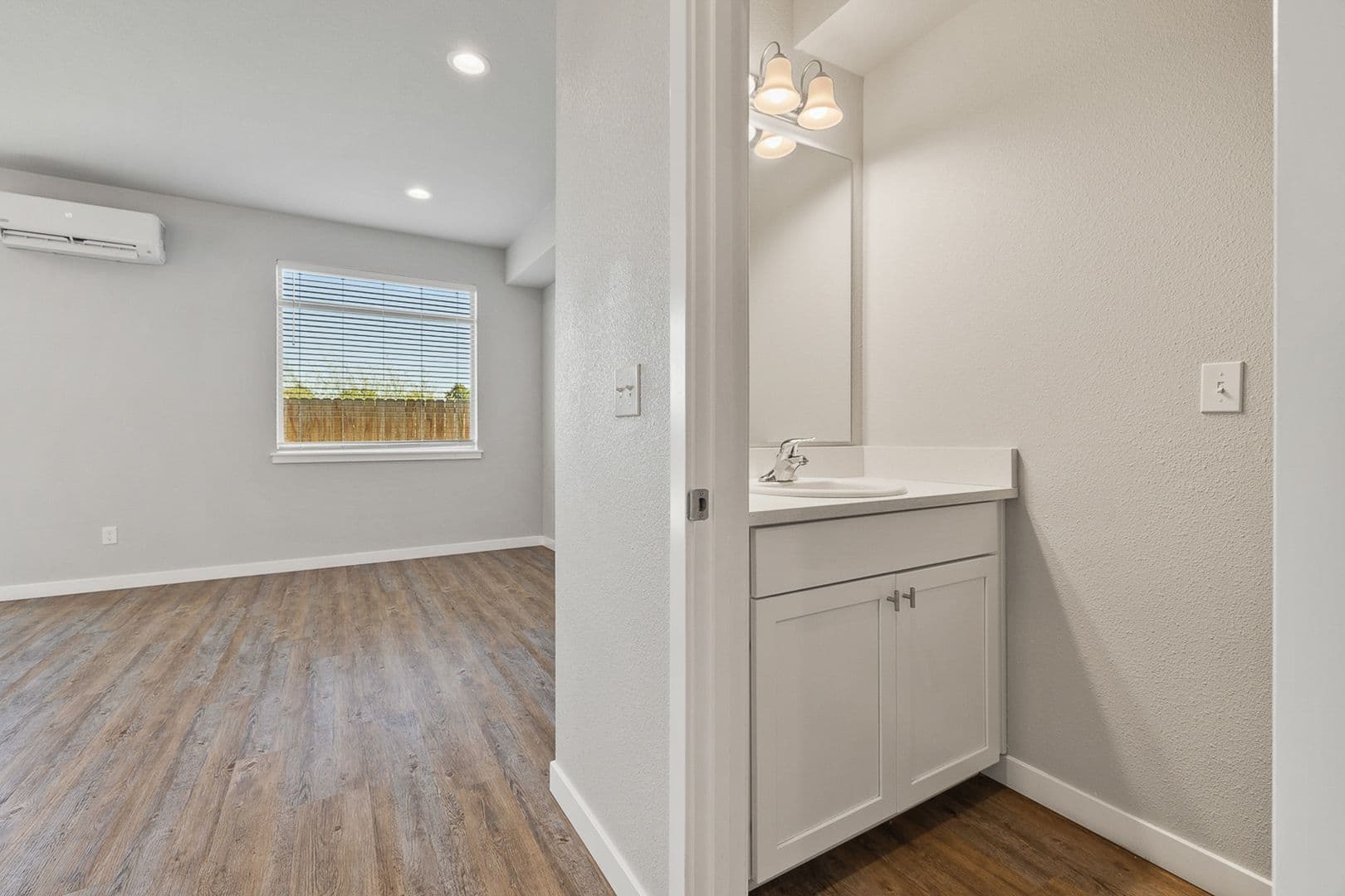 Kennewick Townhome: 911 W Entiat Ave
