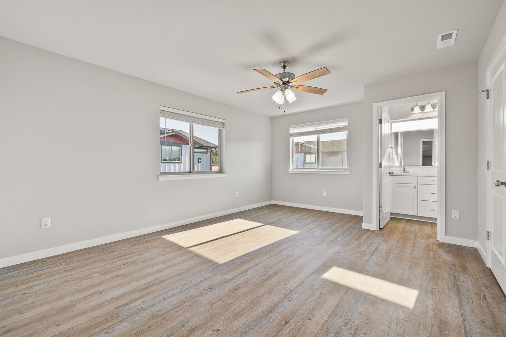 Kennewick Townhome: 911 W Entiat Ave