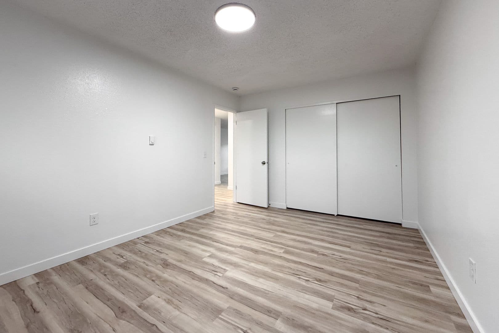 Richland Apartment: 1928 George Washington Way