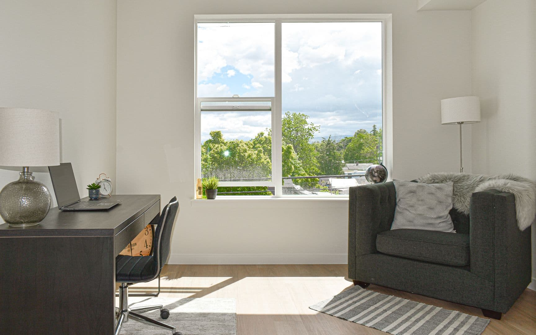 College Place Apartment: 806 S College Ave