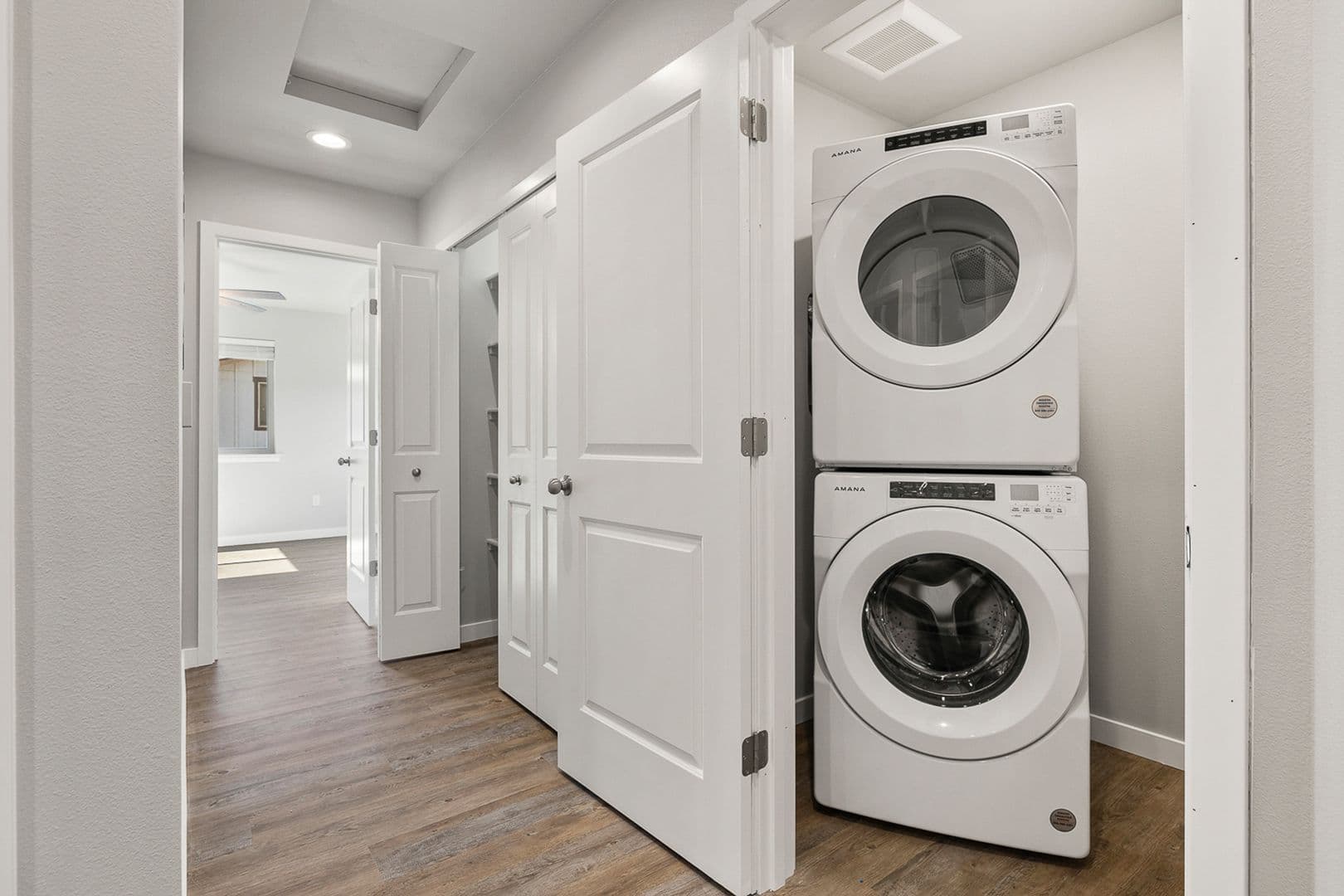 Kennewick Townhome: 911 W Entiat Ave