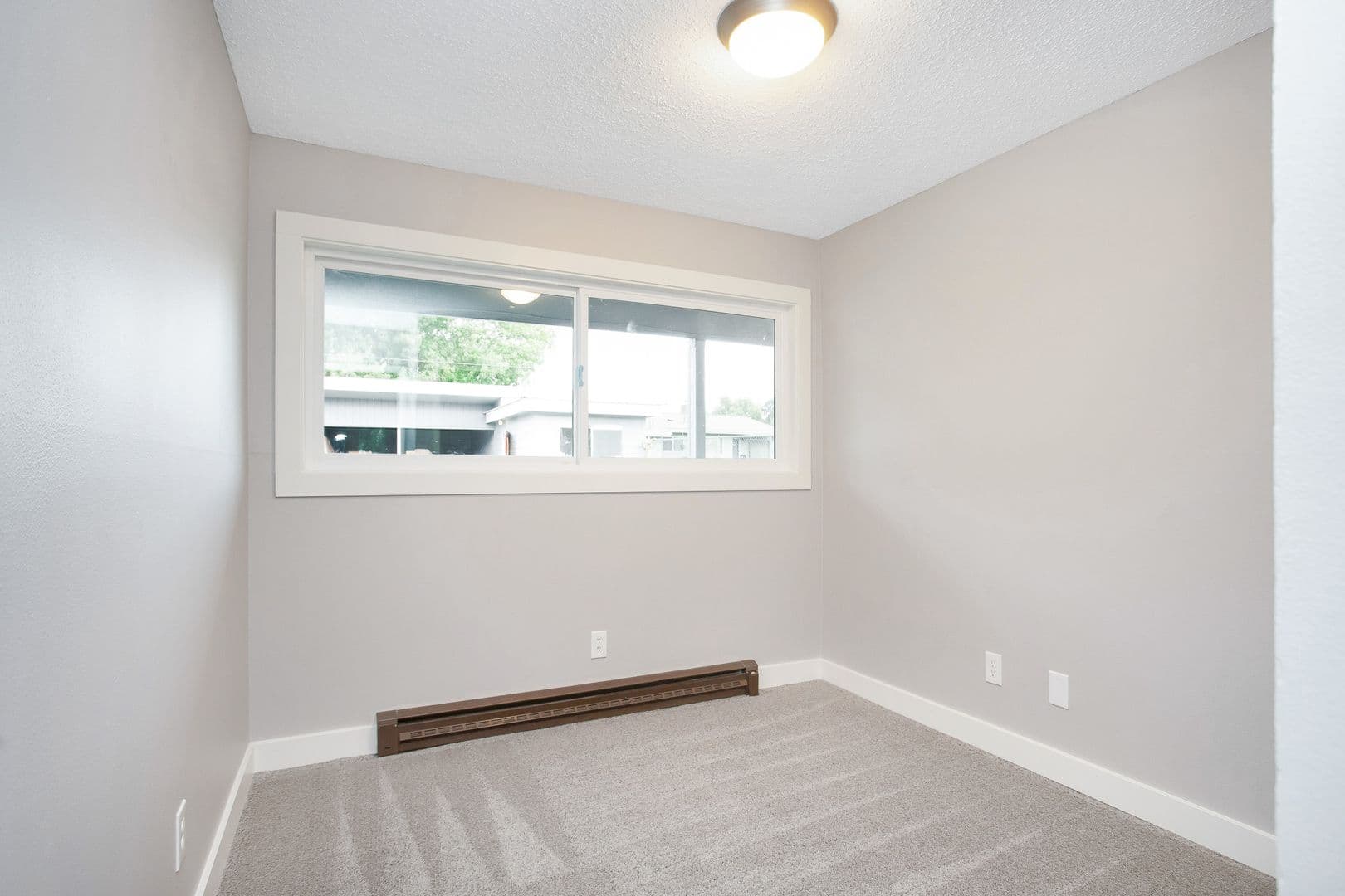 College Place Apartment: 220 N College Ave