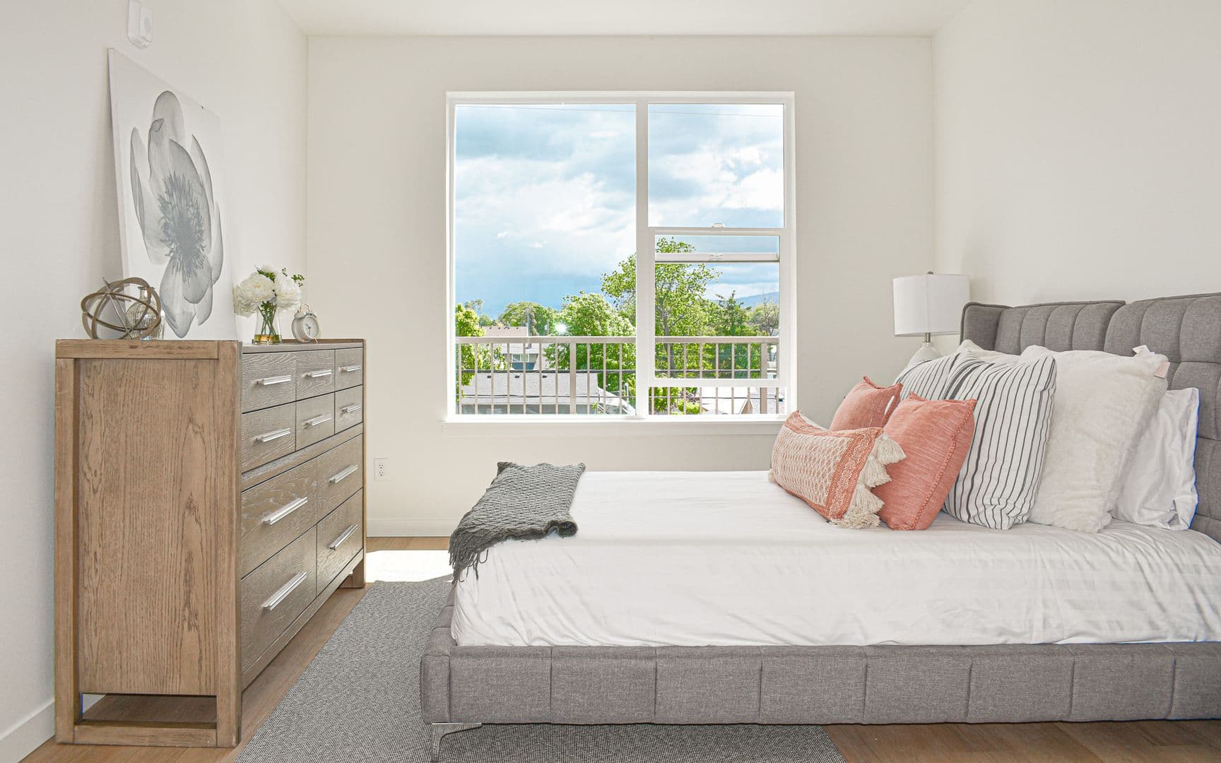 College Place Apartment: 806 S College Ave