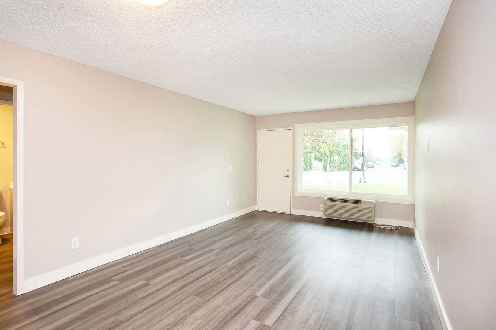 College Place Apartment: 220 N College Ave