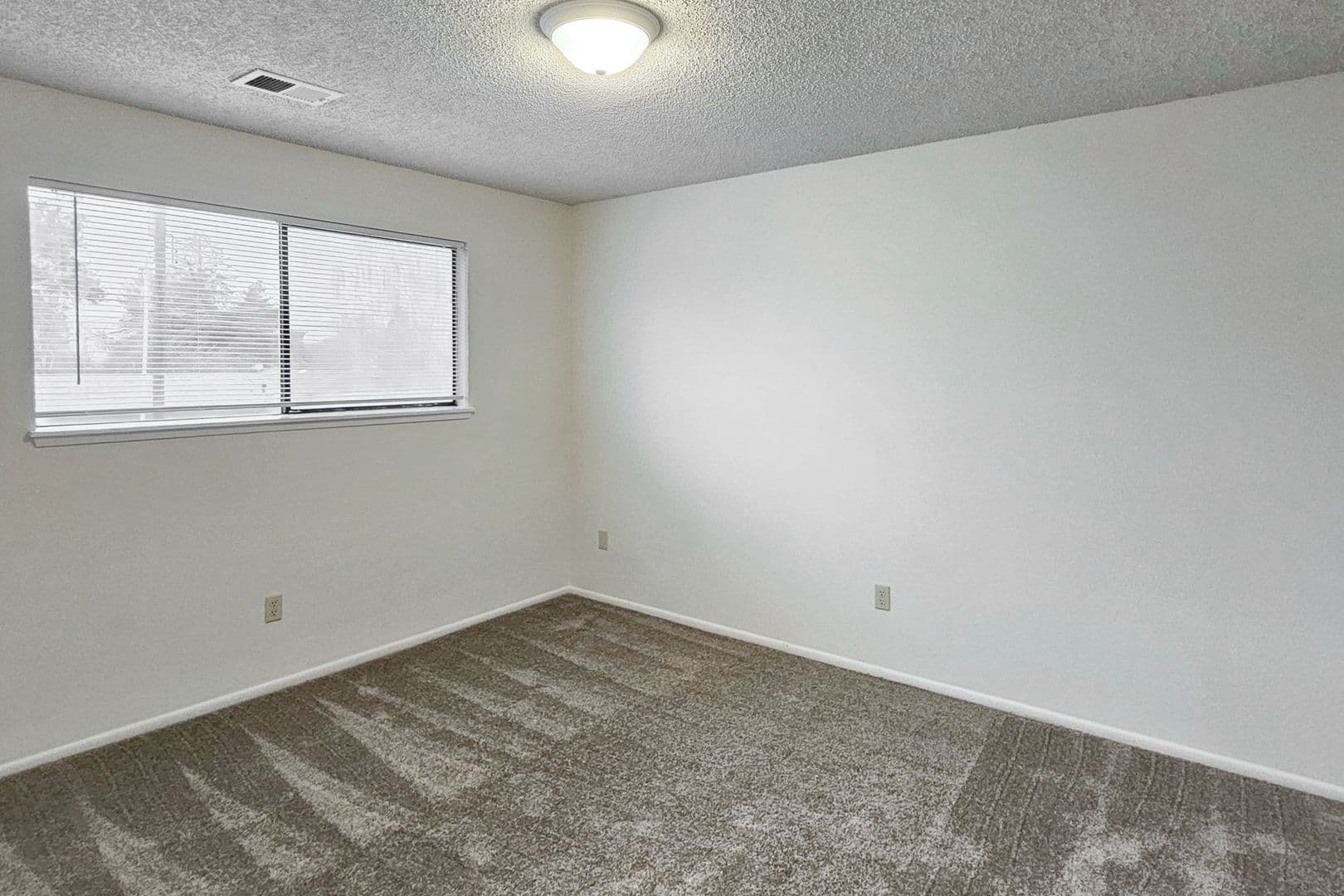 Kennewick Apartment: 801 N Tweedt St