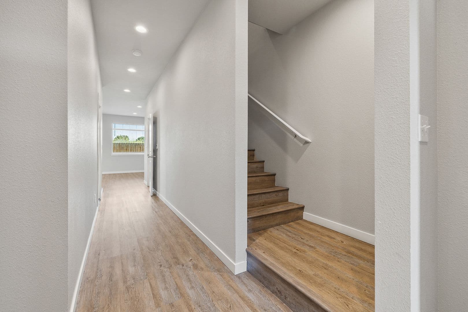 Kennewick Townhome: 911 W Entiat Ave