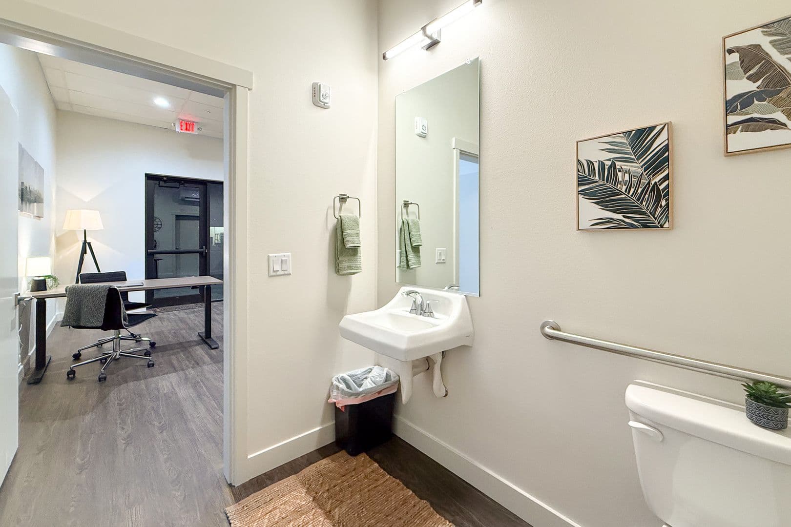 Kennewick Townhome: 212 N Elm St
