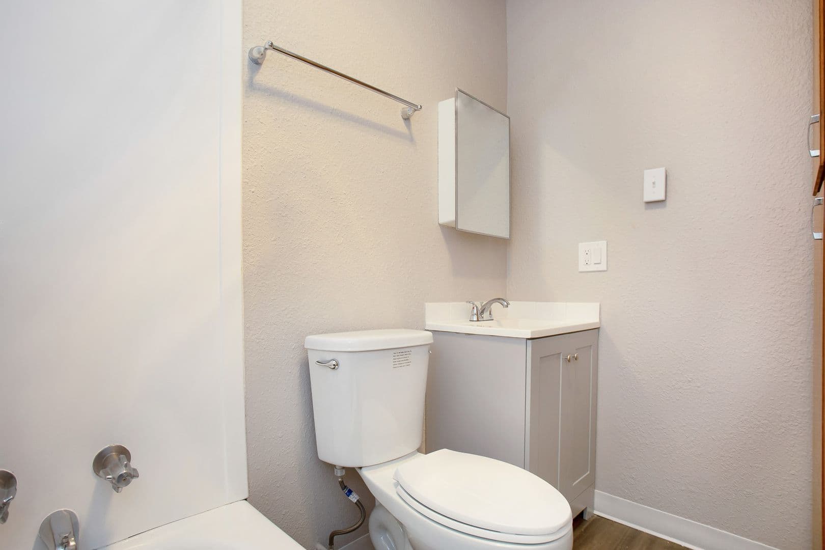 College Place Apartment: 220 N College Ave