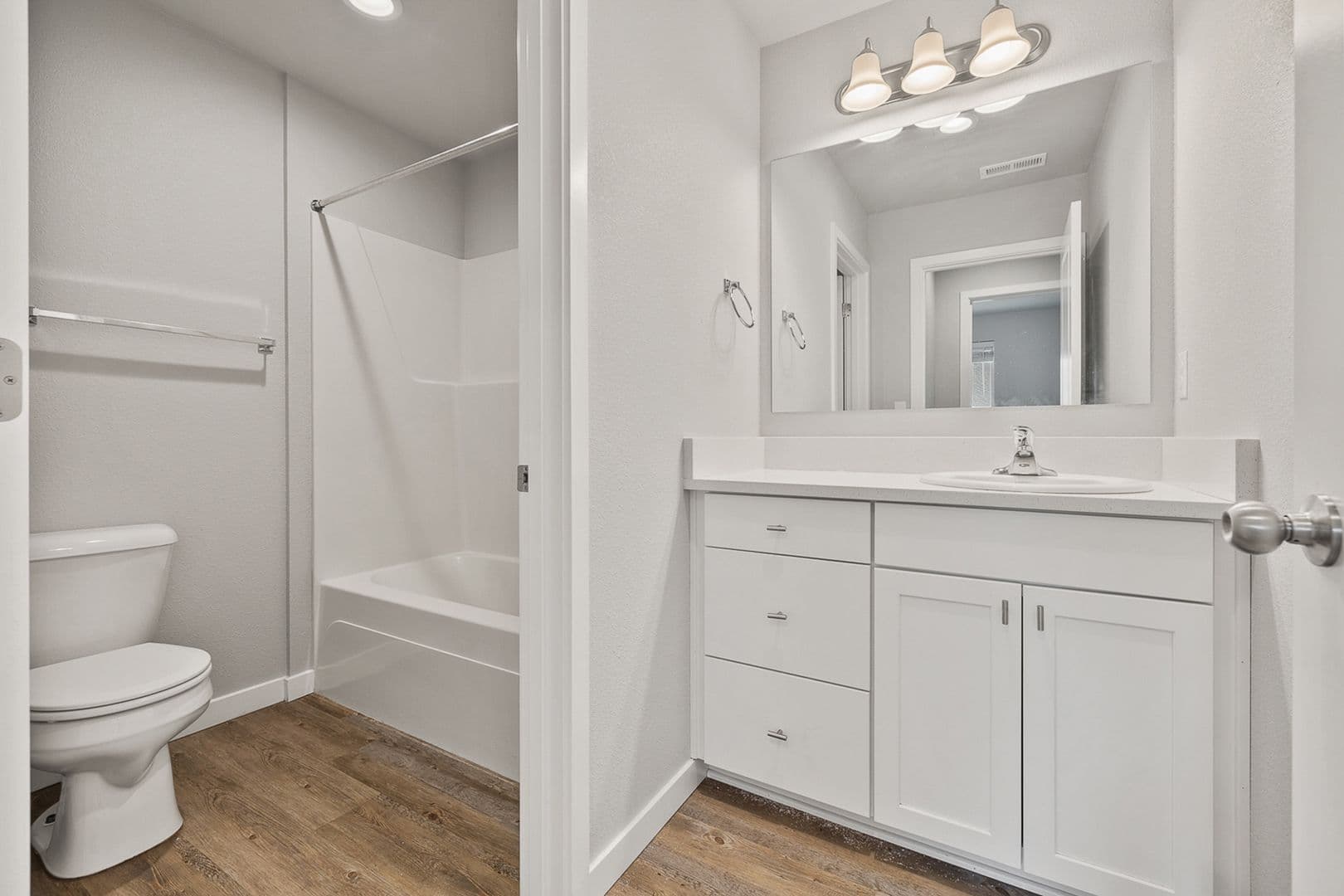 Kennewick Townhome: 911 W Entiat Ave