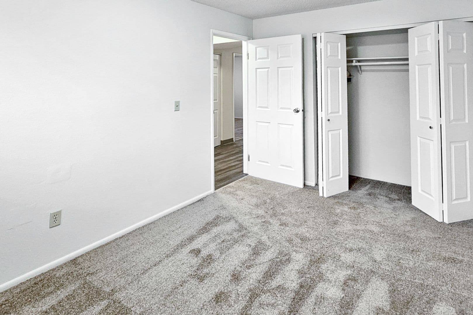 Kennewick Apartment: 801 N Tweedt St