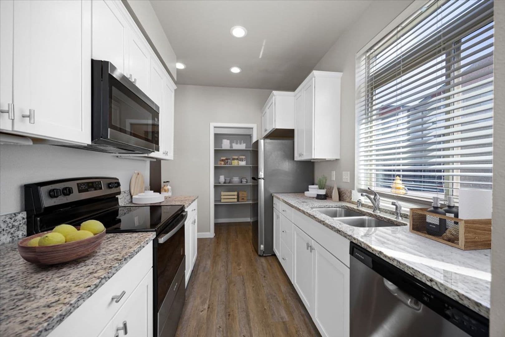 Kennewick Townhome: 911 W Entiat Ave