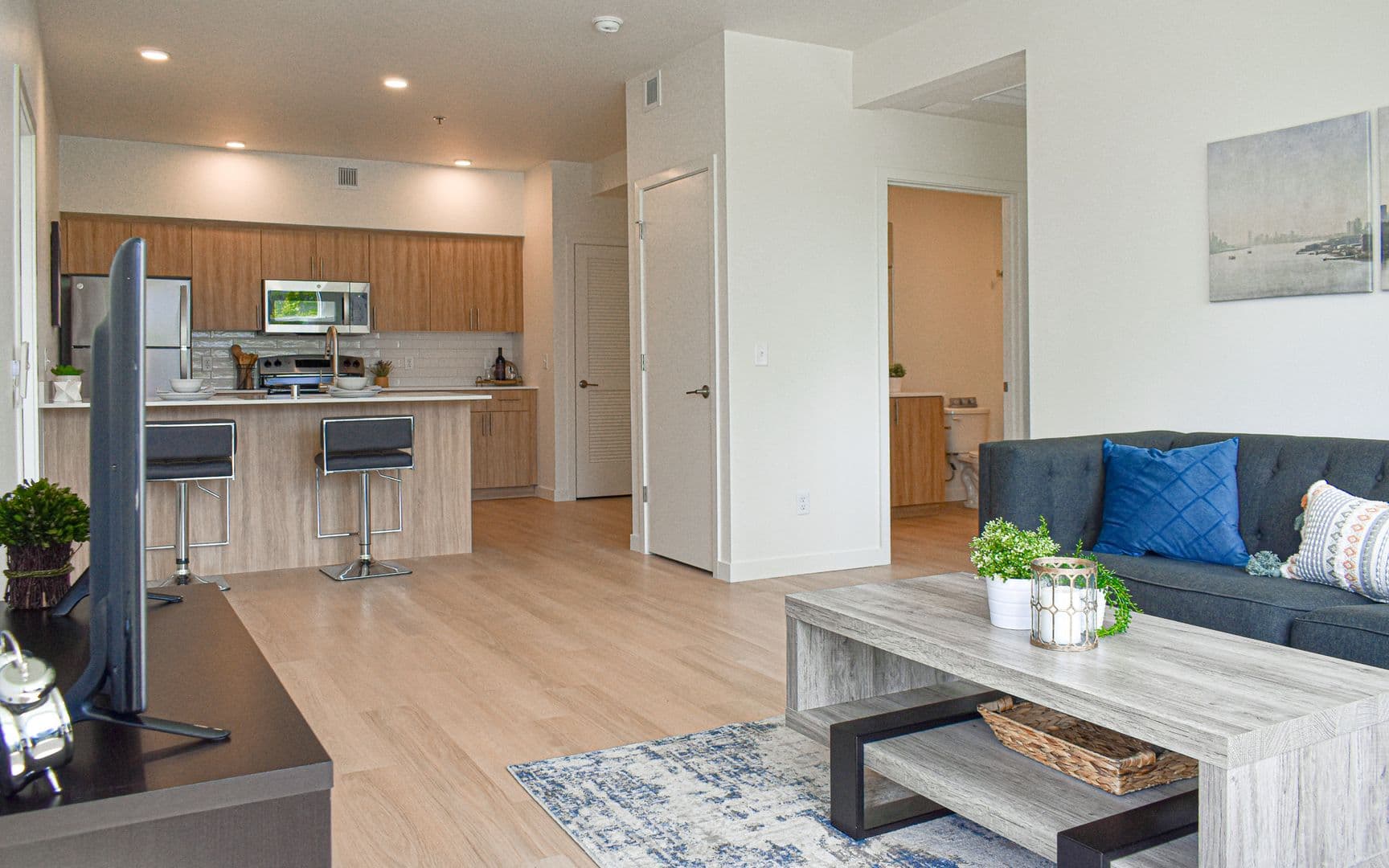College Place Apartment: 806 S College Ave