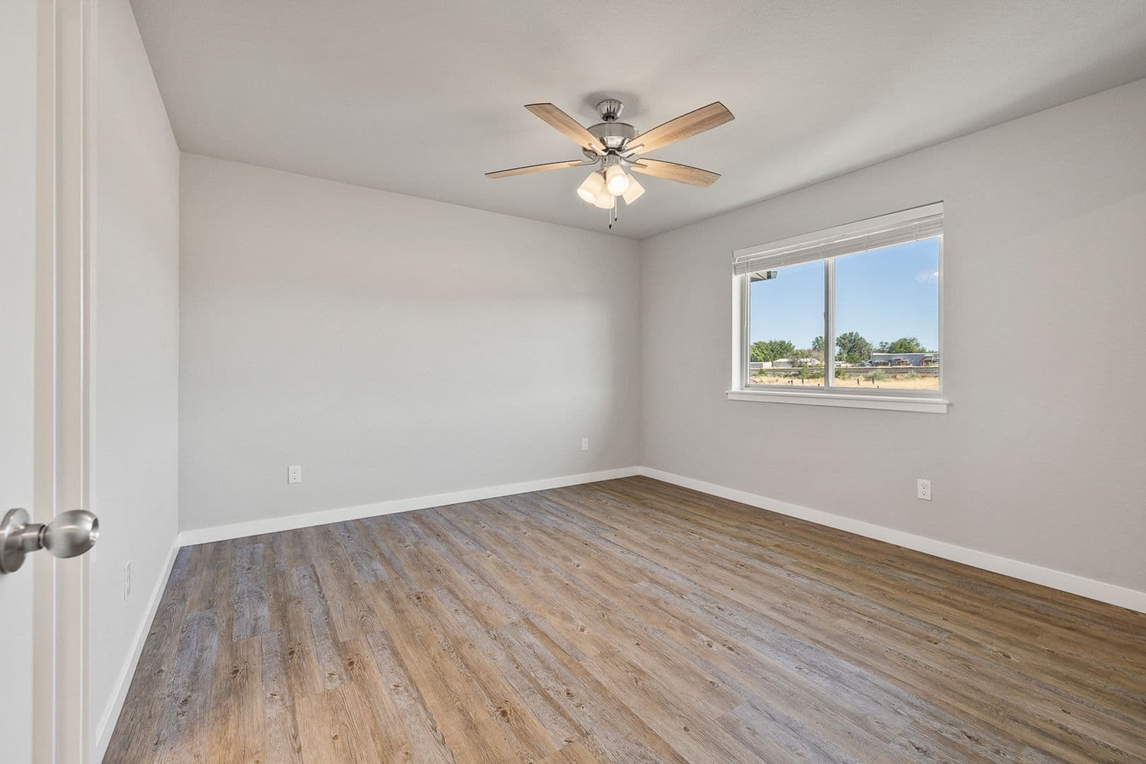 Kennewick Townhome: 911 W Entiat Ave