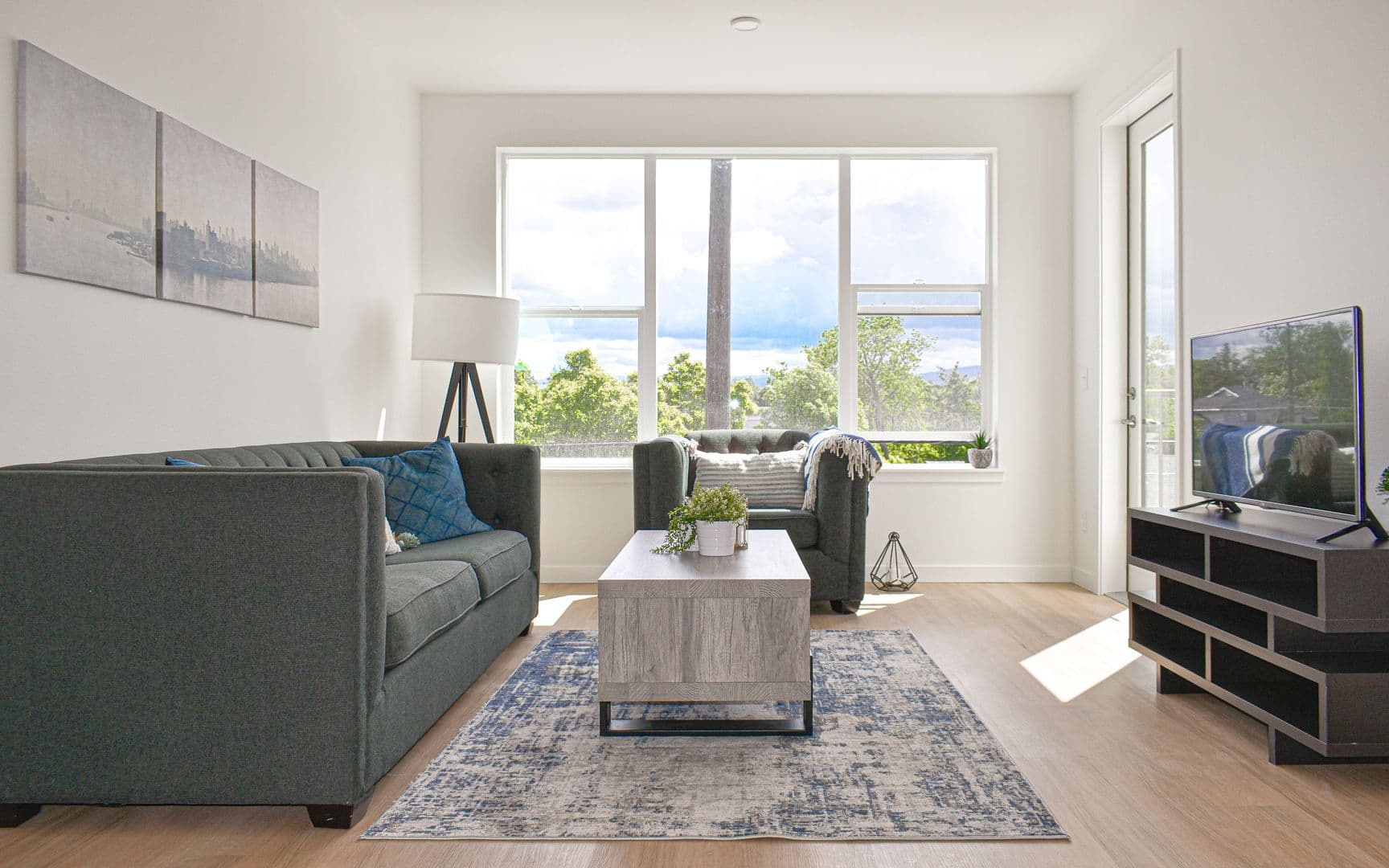 College Place Apartment: 806 S College Ave