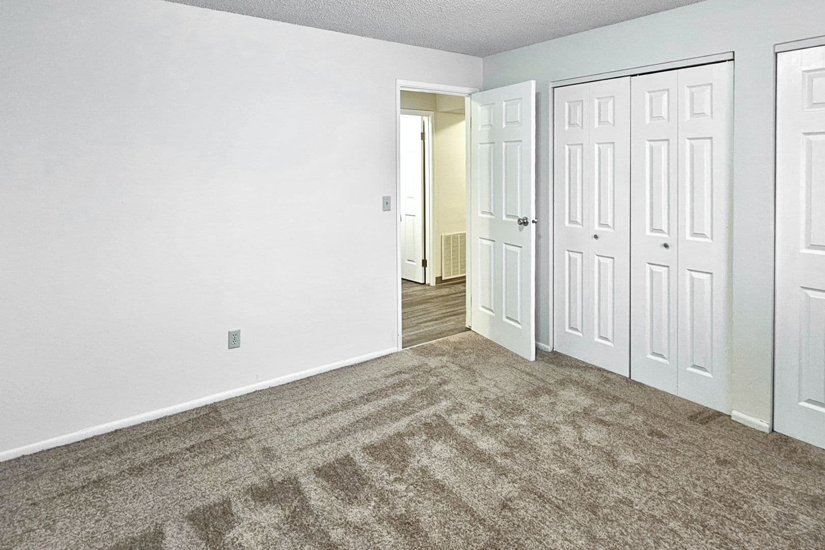 Kennewick Apartment: 801 N Tweedt St