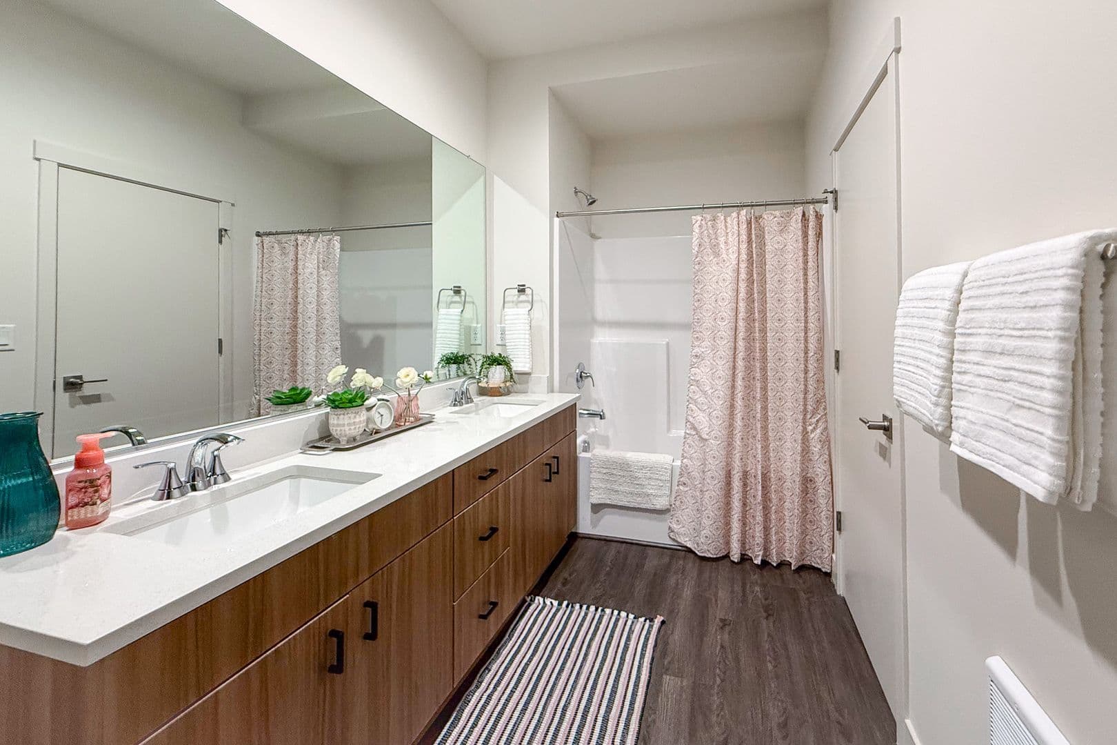 Kennewick Townhome: 212 N Elm St