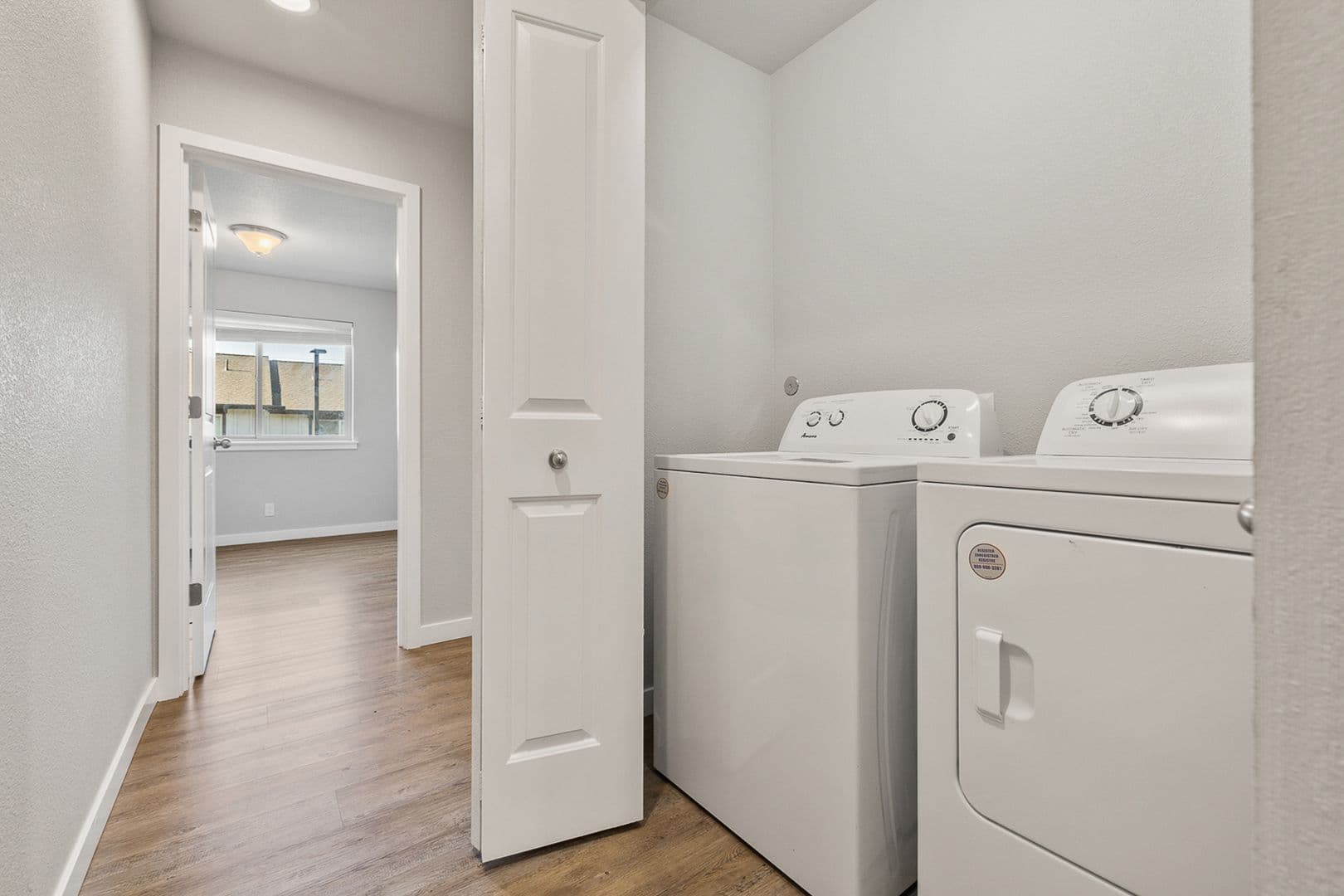 Kennewick Townhome: 911 W Entiat Ave