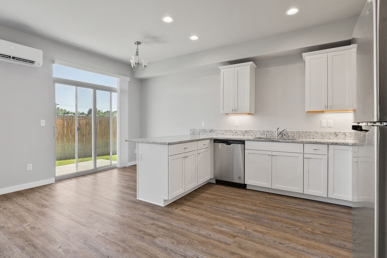 Kennewick Townhome: 911 W Entiat Ave