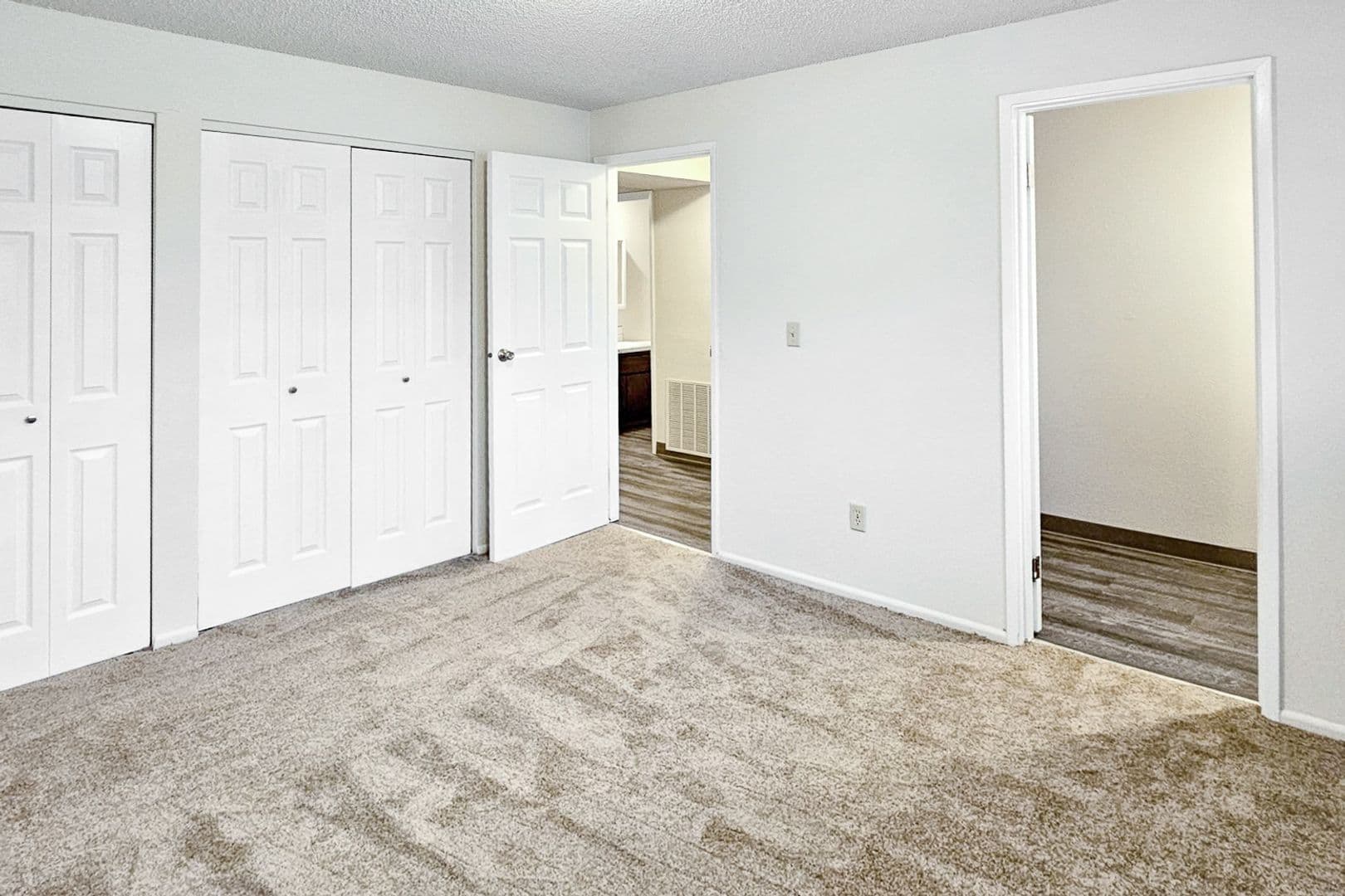 Kennewick Apartment: 801 N Tweedt St