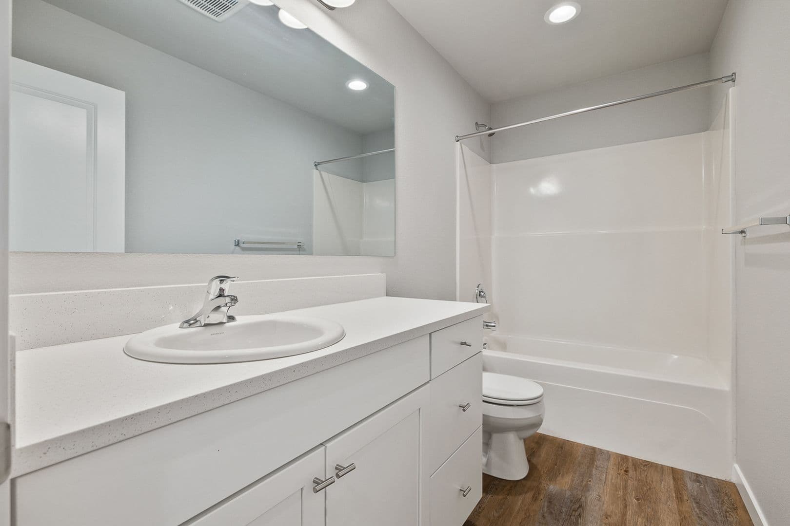 Kennewick Townhome: 911 W Entiat Ave
