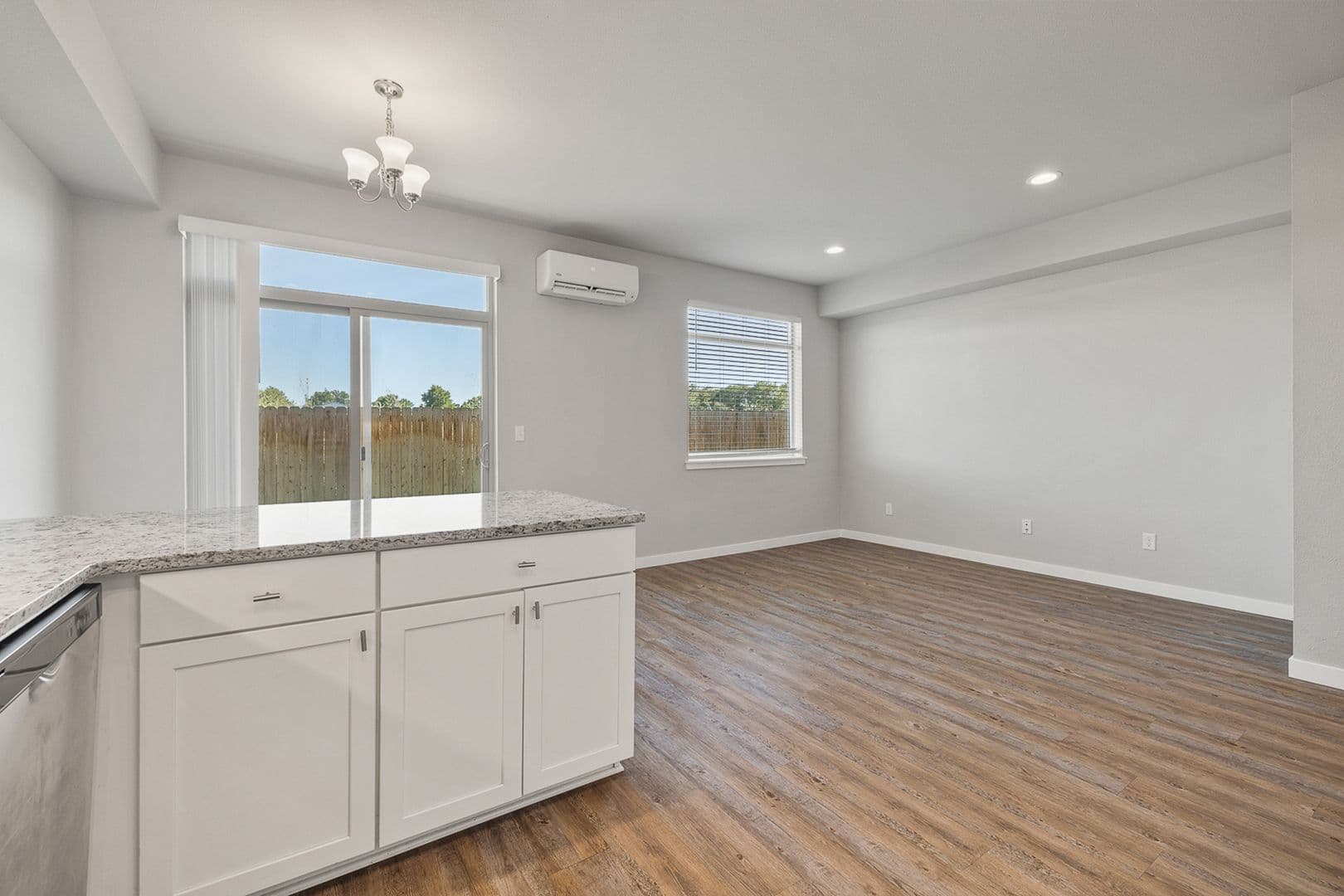 Kennewick Townhome: 911 W Entiat Ave