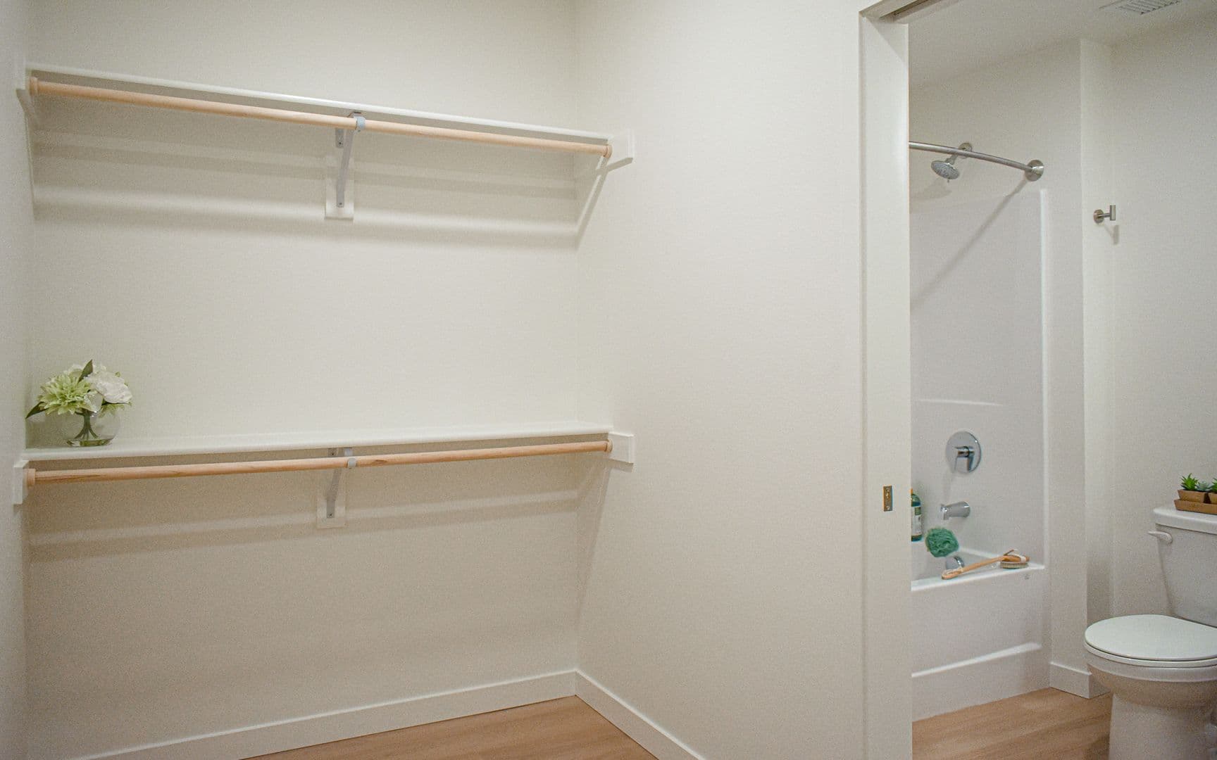 College Place Apartment: 806 S College Ave