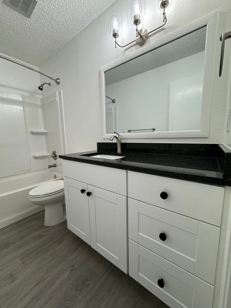 Clarkston Apartment: 1222 Highland Ave
