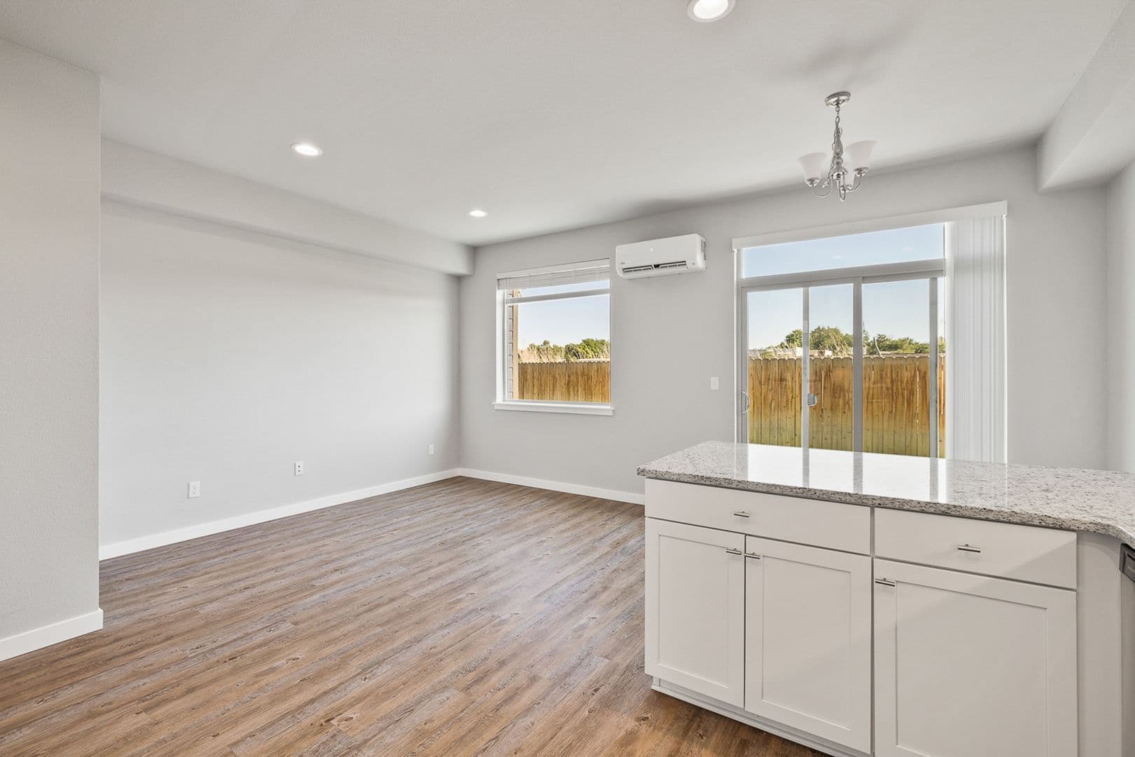 Kennewick Townhome: 911 W Entiat Ave