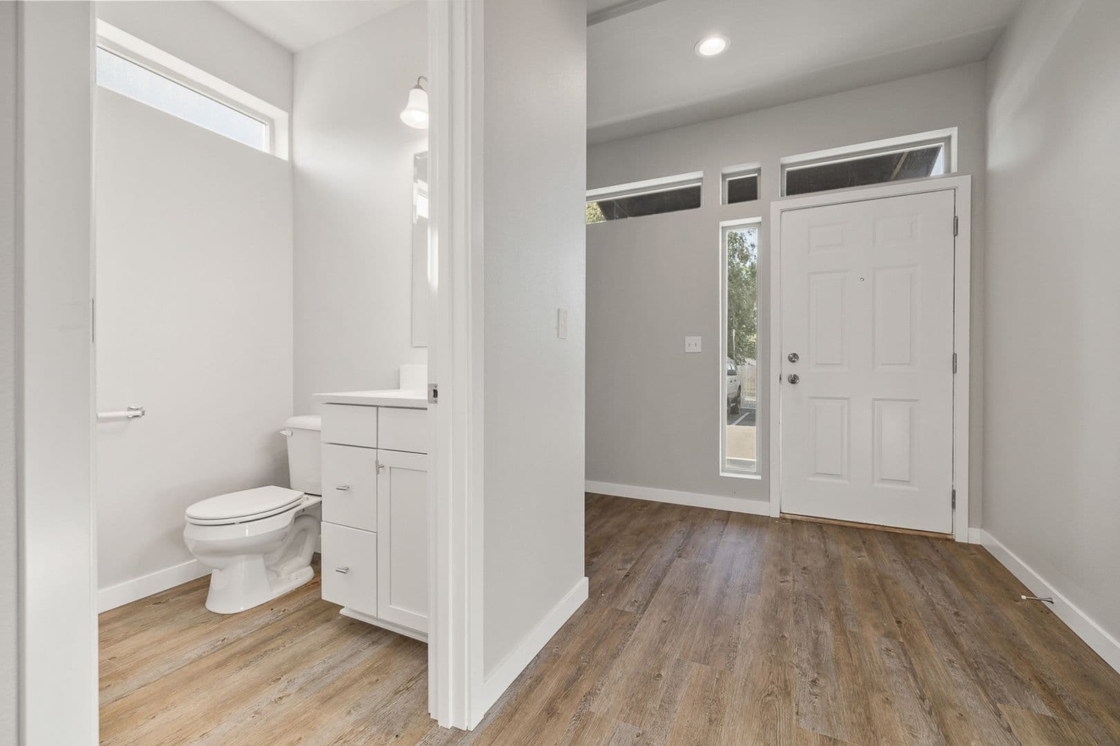 Kennewick Townhome: 911 W Entiat Ave