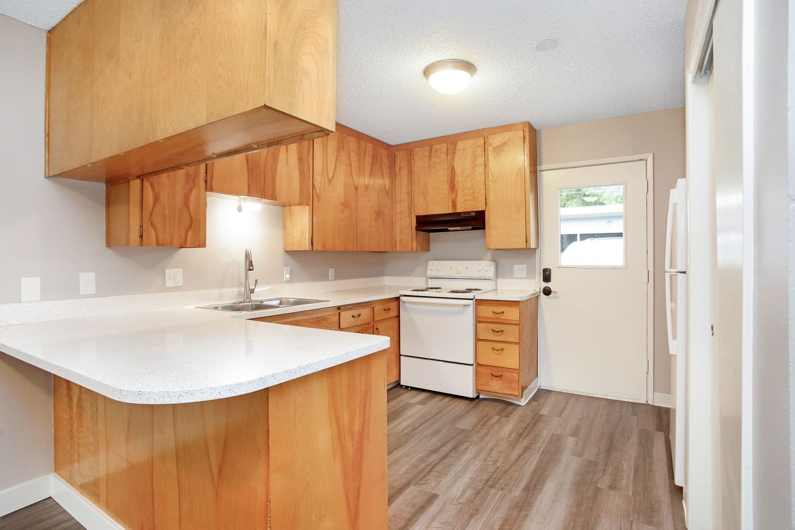 College Place Apartment: 220 N College Ave