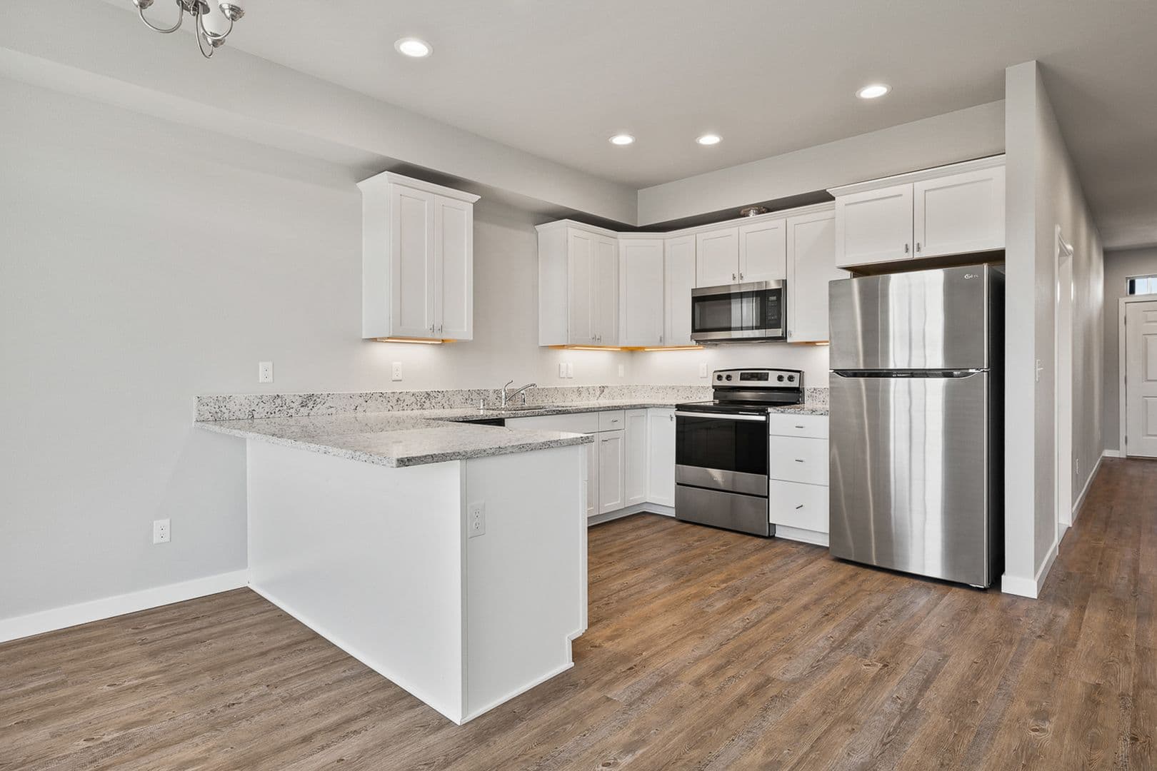 Kennewick Townhome: 911 W Entiat Ave