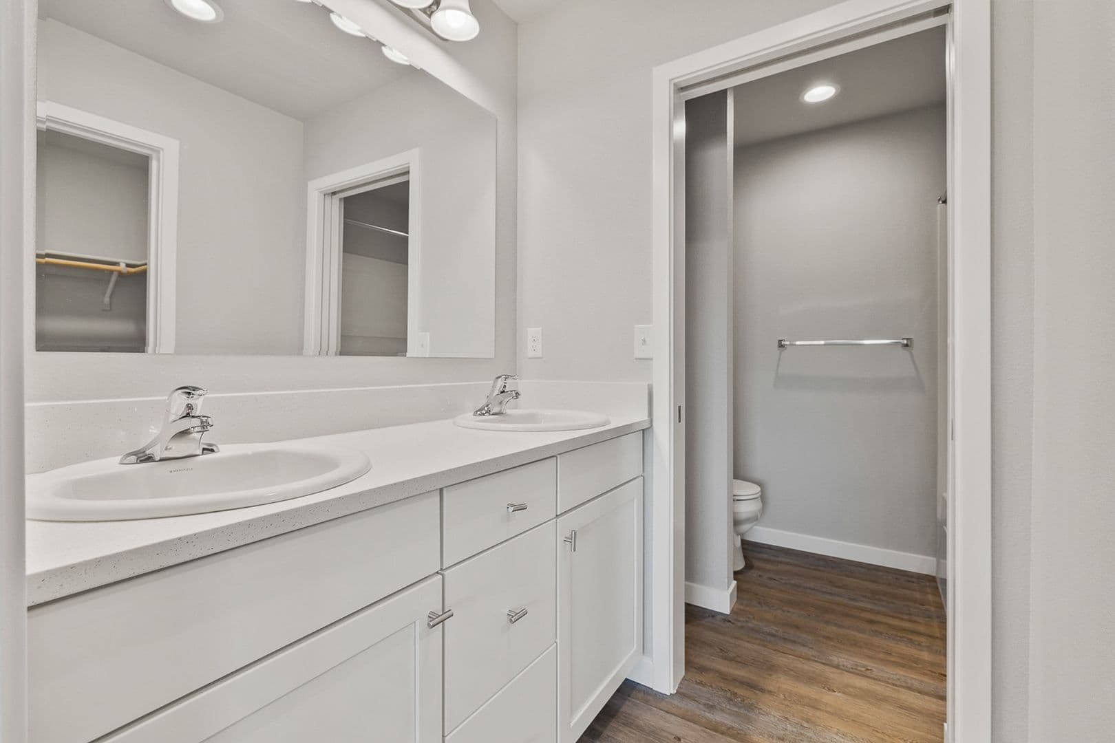 Kennewick Townhome: 911 W Entiat Ave