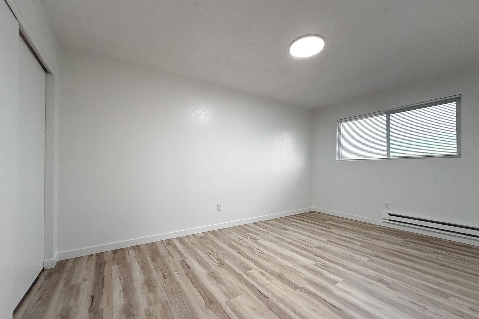 Richland Apartment: 1928 George Washington Way