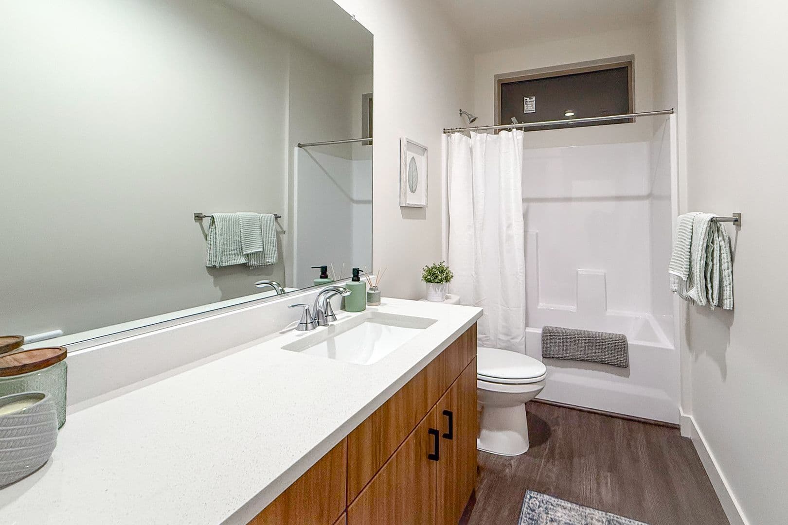 Kennewick Townhome: 212 N Elm St