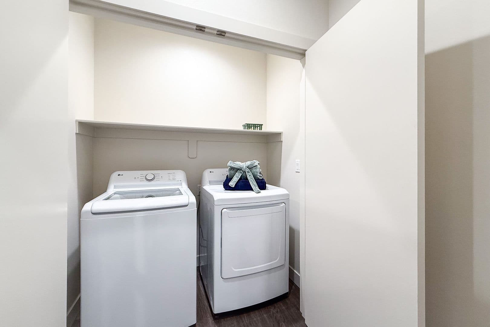 Kennewick Townhome: 212 N Elm St