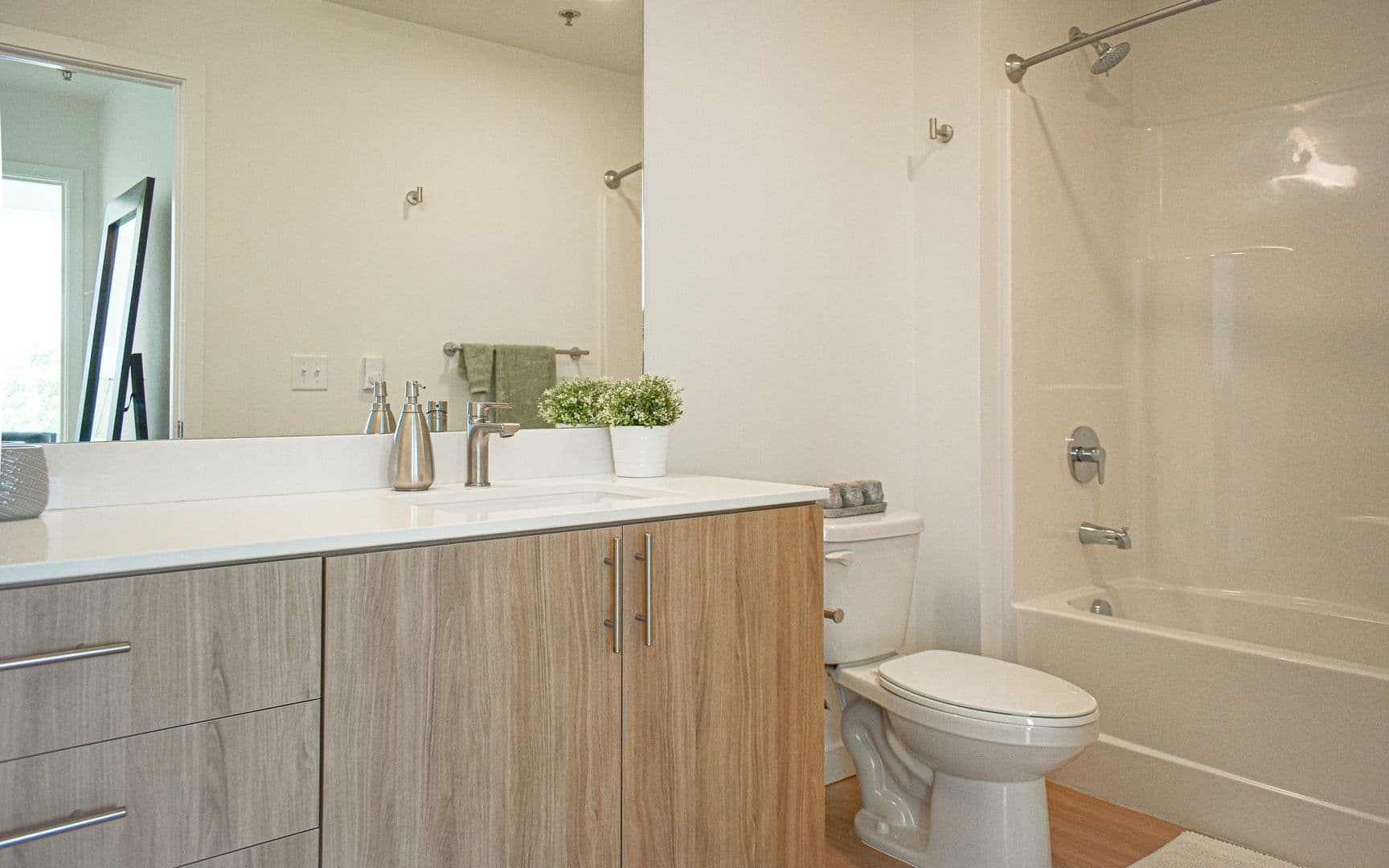 College Place Apartment: 806 S College Ave