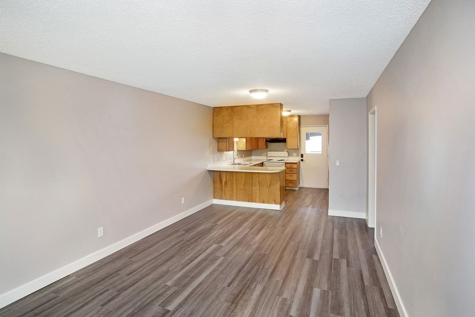 College Place Apartment: 220 N College Ave