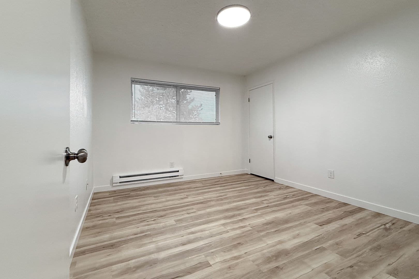 Richland Apartment: 1928 George Washington Way