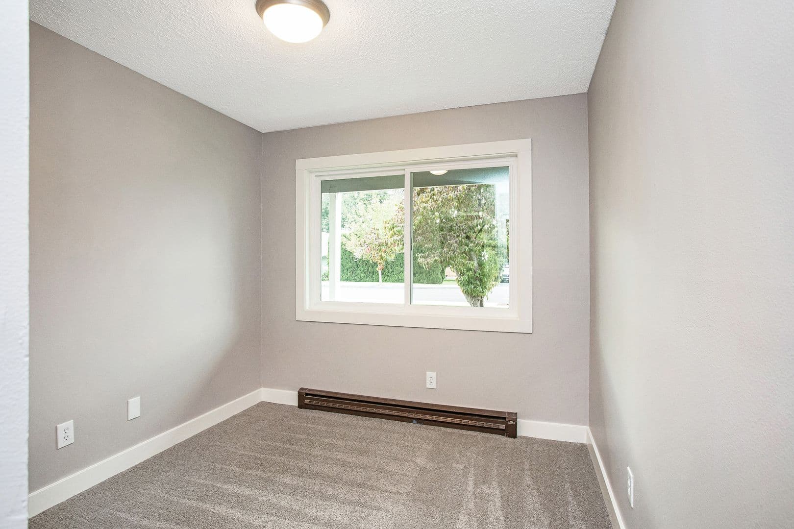 College Place Apartment: 220 N College Ave