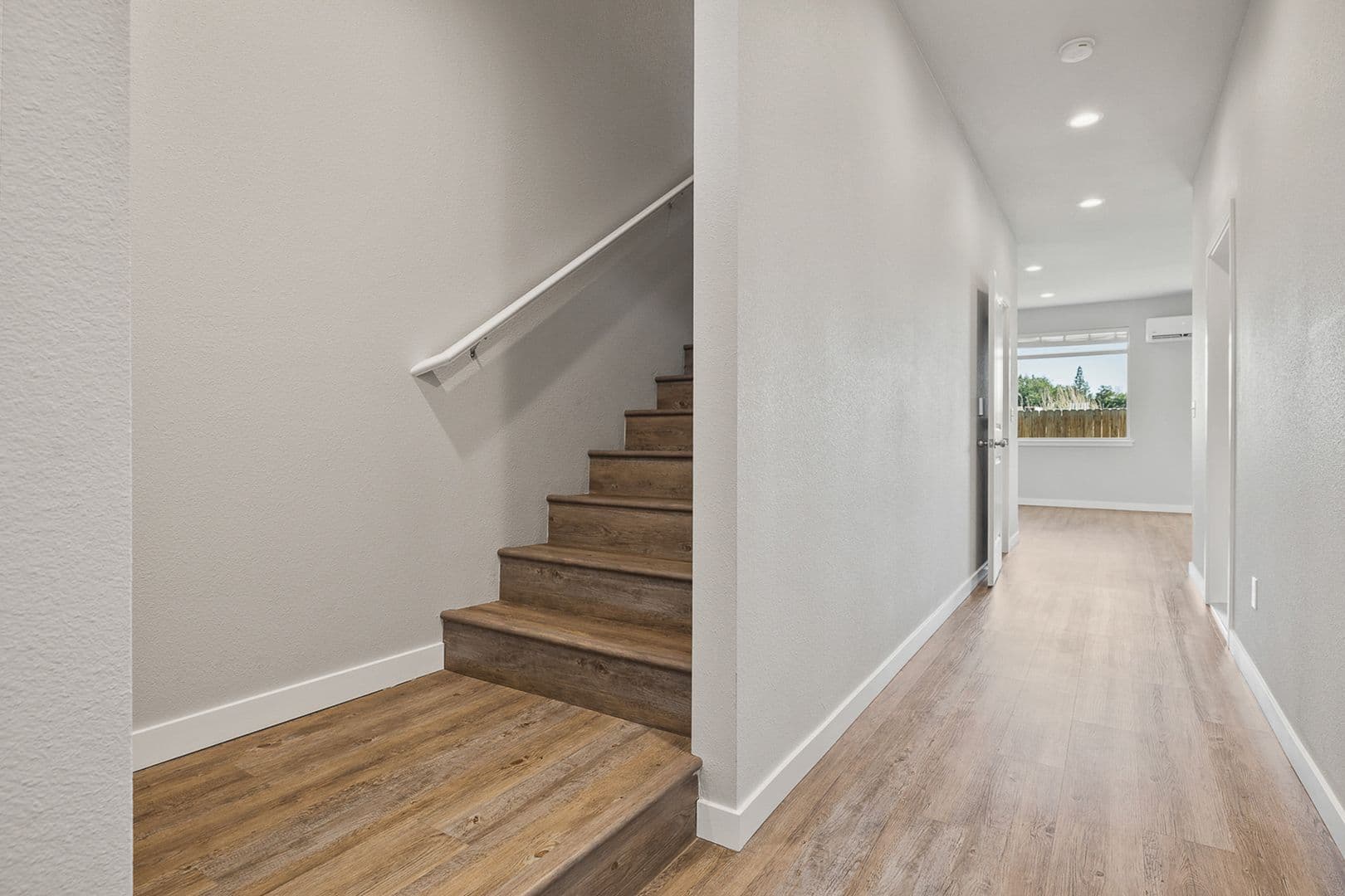 Kennewick Townhome: 911 W Entiat Ave